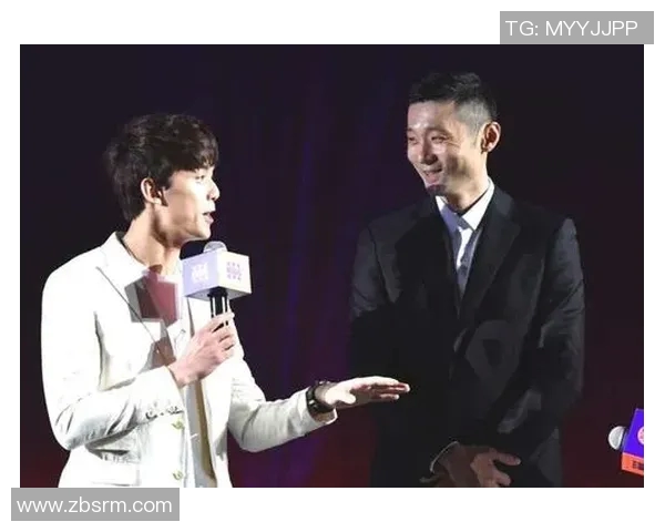 篮球与足球明星同框合影 展现跨界魅力与体育精神的精彩瞬间