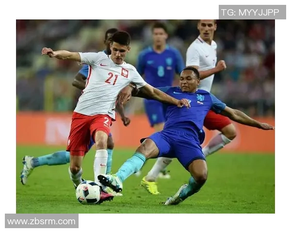 足球球星转发引爆热议掀起球迷互动狂潮推动赛事关注度提升